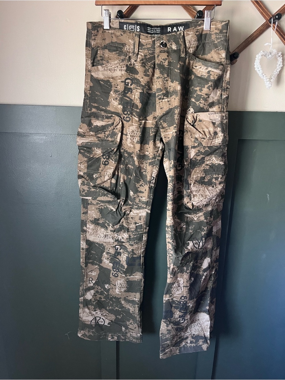 G-Star RAW Men’s Olive & Tan Camouflage Cargo Pants